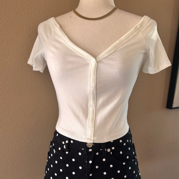 White ribbed faux button crop top - Picture 5 of 6